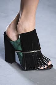 Chaussures sandales plates bottines chaussures femme talons à la mode chaussure mode robe musulmane chaussure classe sandales et salomés de soirée sont les chaussures des belles nuits d'été. Chaussures Les Tendances Printemps Ete 2015