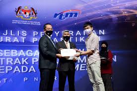 Jabatan penyiaran sabah, rtm tawau, radio malaysia tawaufm, jalan chong thien vun, peti surat 606, 91308 tawau, sabah. Photo Gallery Category Penyerahan Surat Pelantikan Pegawai Kontrak Perkhidmatan Contract Of Service Kepada Kakitangan Piecemeal Jabatan Penyiaran Malaysia Di Angkasapuri Pada 8 April 2021 Image Penyerahan Surat Pelantikan Pegawai Kontrak
