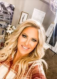 Jennie Haas's Instagram, Twitter & Facebook