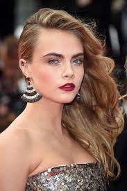16 Trendy Celebrity Approved Sideswept Hairstyles Pretty Designs Cara Delevingne Hair Celebrity Wedding Hair Side Swept Hairstyles