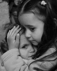 Mi hermana Mi hermana es mi mejor amiga y la primera amiga que tuve desde  mi niñez, es mi mejor crítica y mi protectora. Ella puede volverme loca y  hacerme llorar de