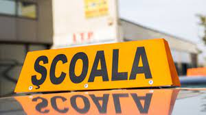 Urmatorul pas pentru obtinerea unui permis de conducere consta in completarea online a unei aplicatii in care o sa taxa pe care trebuie sa o achiti este de 220 de coroane, adica 22 de euro. Cat CostÄƒ È™coala De È™oferi In 2020 In FuncÈ›ie De Categoria De Autovehicule