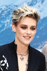 Kristen stewart's work on the film may be done, but it sounds like she had a hard time letting go of the character, which seems to indicate that she felt a strong connection to diana. Kristen Stewart Frisur Ihre Schonsten Looks Vogue Germany