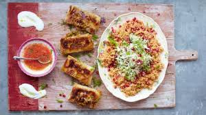 Couscous Salat Mit Granatapfel Und Fenchel Mit Blatterteig Packchen Couscous Salat Couscous Lebensmittel Essen