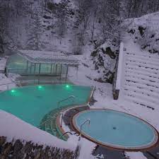 L'espace est restreint certes , mais après tout, c'est ce qu'on recherche un petit endroit familial. Catalunyaventure Reservation Les Bains De Saint Thomas