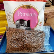 Dan makanan kucing royal canin merupakan salah satu makanan kucing yang memiliki varian jenis makanan kucing yang lengkap, dari mulai kitten, adult, makanan kucing khusus untuk beberapa ras (persian, maine coon, dll) dan makanan kucing khusus yang sudah di steril. Royal Canin Kitten Persian Repack 400g Terbaru Agustus 2021 Harga Murah Kualitas Terjamin Blibli