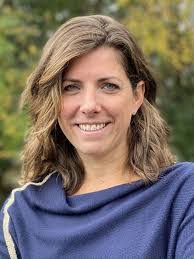 Elissa Elliott's Instagram, Twitter & Facebook