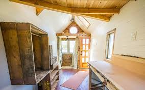 Jenna tiny house giant journey. We Quit Our Jobs Built A Tiny House On Wheels And Hit The Road Bored Panda