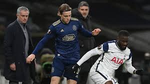 Premier lig'de çıktığı mücadelelerde sadece arsenal karşısında mağlubiyet alan tottenham hem uefa'da hem premier. Tottenham 2 0 Dinamo Zagreb Harry Kane Double Helps Spurs Take Control Of Europa League Last 16 Tie Football News Sky Sports