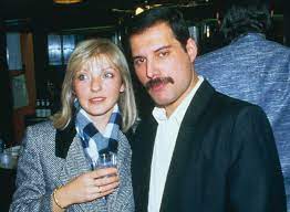 Família entra em guerra com ex de Freddie Mercury para recuperar itens  pessoais da lenda do Queen levados a leilão, revela jornal | Música | Monet
