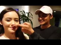 Kesian syafiq kyle kena buli teruk dengan hannah delisha dan syafiq suap makanan ke mulut hannah. Sweet Giler Hannah Delisha Suka Syafiq Kyle Mencuit Hidungnya Comel Betul Reaksi Hannah Youtube