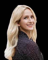 Kelly Hooper's Instagram, Twitter & Facebook