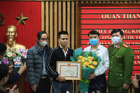 Trước đó, vào khoảng 17h chiều 28/2, bé n.p.h (3 tuổi) ở tầng 12a của tòa. F7h7muxensl Nm