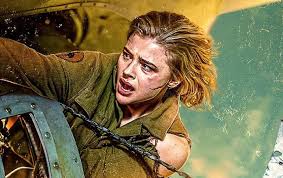 Filmin senaryosu max landis ve roseanne liang tarafından kaleme alınmıştır. Magazin