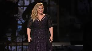 Kelly clarkson is the first 'american idol' winner who went on to record several top 10 hits including since u been gone, behind these hazel eyes and because of you. Kelly Clarkson Announces She S Pregnant During Staples Center Performance 6abc Philadelphia