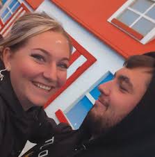 Who's the best person/company for small house removals including  deconstruction and rebuilding of furniture ?