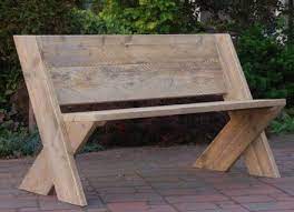 Here Are A Couple Of Diy Benches That Would Provide Casual And Attractive Seating Indoors Or Outdoors They Would Be Ea Diy Garden Furniture Wood Diy Diy Bench