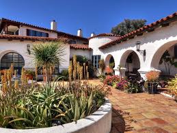 The exterior styling reflects america's southwestern, central spanish colonial style homes are great for entertaining guests or simply relaxing due to their casual and relaxed atmosphere. Pin By Nancy Saldana On Spanish Colonial Revival Exterior Hacienda Style Homes Mexican Style Homes Spanish Style Homes