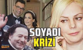 2015 yılında hayatını kaybeden usta sanataçı kayahan'ın i̇pek açar'la evliliğinden dünyaya gelen kızı aslı gönül açar, yıllar sonra ortaya çıktı. 8brv7eeiqxmb6m