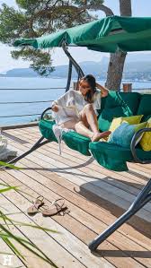Hollywoodschaukeln Wer Hat Nicht Schon Als Kind Davon Getraumt Das Sanfte Schaukeln Entspannt Und Land Zum Sonnenbaden Ein In 2020 Gartenmobel Garten Terrasse