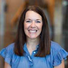 Suzanne Sanderson's Instagram, Twitter & Facebook