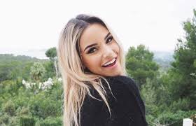 My way is het openhartige verhaal van dj en vlogger monica geuze. Monica Geuze Deelt Foto S Met Haar Nieuwe Liefde