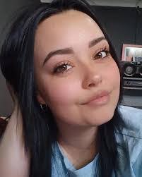 Nicole Barnard's Instagram, Twitter & Facebook