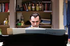Thierry baudet speelt op zijn piano in de tweede kamer. Twijfel Over Geldigheid Verkiezing Baudet Als Partijleider Bij Forum Trouw