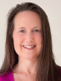 Nikki Chamberlain's Instagram, Twitter & Facebook