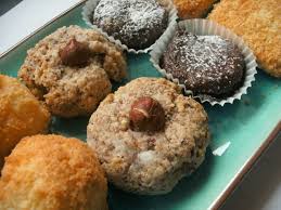 Assortiment De Petits Fours Pour Cafe Gourmand Blog Cuisine Avec Du Chocolat Ou Thermomix Mais Pas Que Petits Gateaux De Noel Gateau Noel Biscuit De Noel