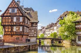 Strasbourg is the prefecture and largest city of the grand est region of eastern france and the official seat of the european parliament. Meteo Strasbourg 67000 Bas Rhin Previsions Meteo Gratuite A 15 Jours La Chaine Meteo
