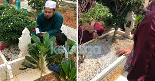 Quotes buat orang gak peka sama perasaan kita yang diambil dari novel ini mungkin relatable untukmu. Biar Orang Kata Kita Jangan Balas Buat Dekat Orang Ebit Lew Kongsi Pesanan Momen Terakhir Bersama Arwah Ibu Keluarga