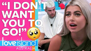 Jess tries to convince Aaron to stay in the Villa