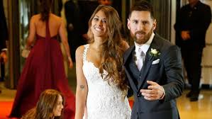 Antonella has two siblings, sisters,carla roccuzzo and paula roccuzzo. Lionel Messi Dan Antonella Roccuzzo Pamer Kemesraan Indosport