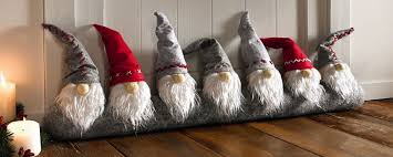 Glissez simplement le double bourrelet anti froid sous votre porte et l'air qui s'y engouffre. Diy Fabriquer Son Boudin De Porte C Est Tendance