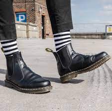 Martens dr martens 2976 platform chelsea boots in black from 300+ stores, starting at $154. How To Wear Chelsea Boots 10 Outfit Ideas Dr Martens