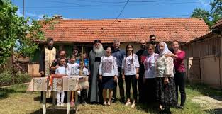 Prima casa devine o familie o casa mrfinance septembrie 3 2020. CredincioÈ™ii È™i Mitropolia Banatului Au CumpÄƒrat O CasÄƒ Pentru O Familie Cu Cinci Copii Foto