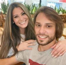 Rede Nossa: Proprietária da Senhoritta Boutique, Roberta Vargas estampa a  capa da Revista Nossa de dezembro