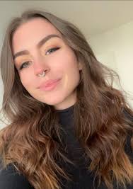 Hallo Liebe Schweizer/innen🇨🇭 ich würde liebend gerne mein Hobby zum  Singen mit jemandem teilen. Gerne auch mit musikalischer Begleitung da ich  selber kein Instrument beherrsche. So stelle ich mir das ungefähr vor: