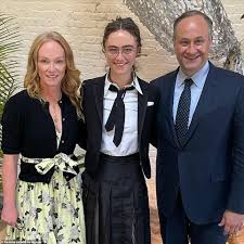 Emhoff is fond of outdoor activities like swimming, traveling. Kamala Harris S Stepdaughter Ella Emhoff Seen In France With Gq Editor Boyfriend Sam Hines Trends Wide