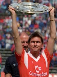 9 decembrie 1969) este un fost fotbalist profesionist francez care a jucat ca fundaș stâng. Hall Of Fame Fc Bayern Munchen