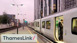 Ten fire engines and at least 70 firefighters dashed to the elephant & castle station shortly before 2 p.m. London Thameslink And Southeastern Trains At Elephant Castle Youtube