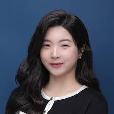 Gloria Wu's Instagram, Twitter & Facebook