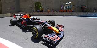 Red bull's max verstappen has hit out at pirelli after the tyre blowout which cost him the formula 1 azerbaijan grand prix win, suggesting the manufacturer will blame debris. F1 Training Baku 2021 Verstappen Schnellster Hamilton Auf P7