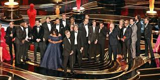 Michael fassbender, leonardo dicaprio und mark ruffalo. Oscars 2019 Im Liveticker Green Book Ist Bester Film Tranen Bei Lady Gaga