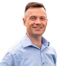 Chris Dineen's Instagram, Twitter & Facebook