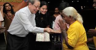 Dap socialist youth committee member dyana sofya mohd daud and penang state exco member zairil khir johari have tied the. Melindung Rasuah Di Balik Tirai Rasisme Dyana Sofya Mohd Daud Roketkini Com