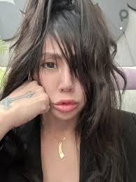 很多時候就是在跌跌撞撞中學會了什麼是生活，才懂得了什麽是人生。** ** #感恩#正能量#親情人生正能量語錄**