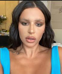 Pin de Darla Barnes en Artistas