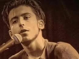 Vc Conhece Aídan Gallagher?